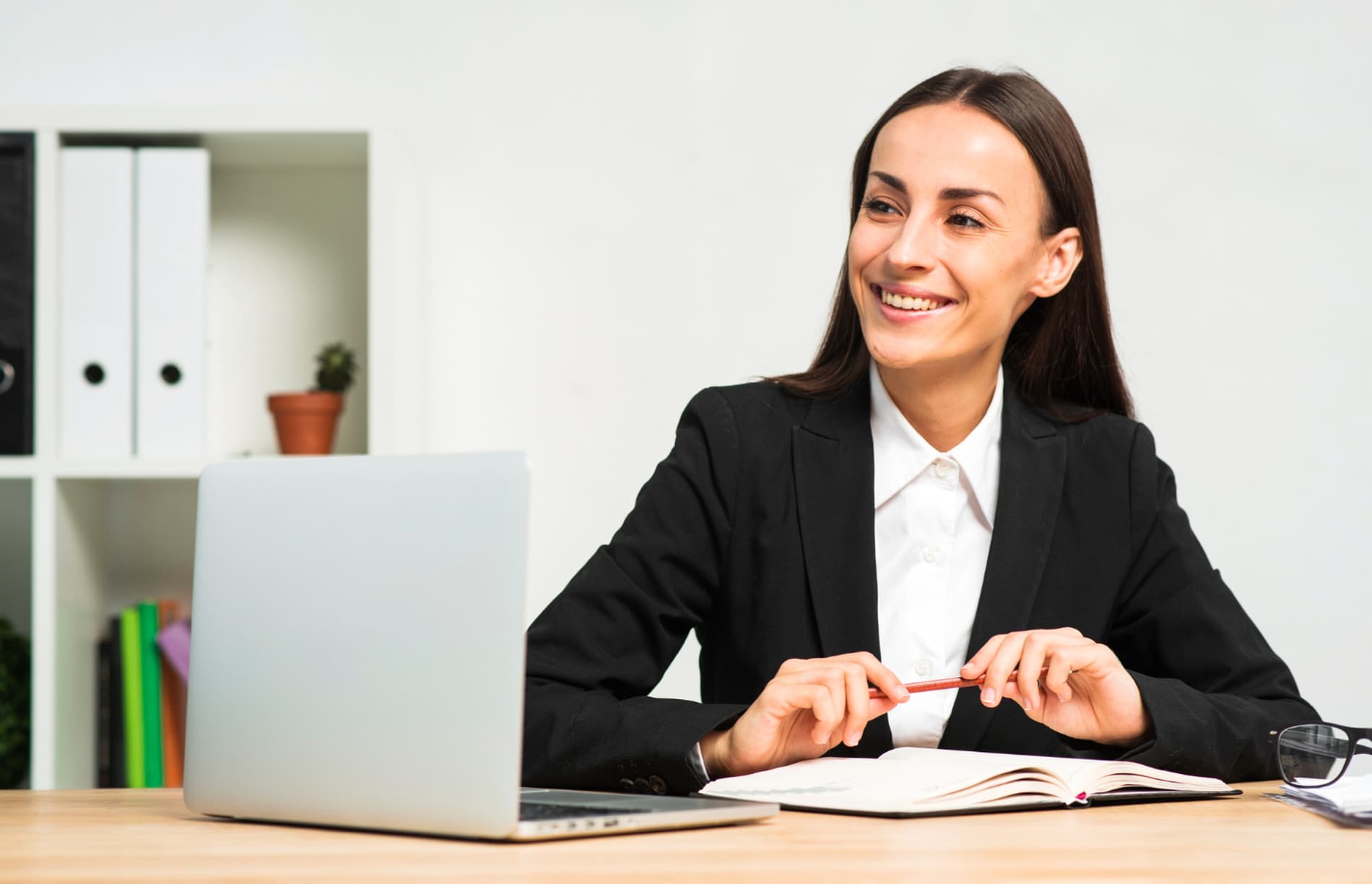 Diferencias entre auxiliar administrativo y administrativo